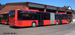 roter Gelenk-Linienbus